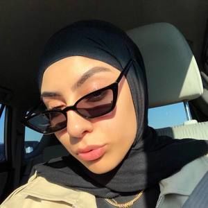 Meet your Posher, Mira